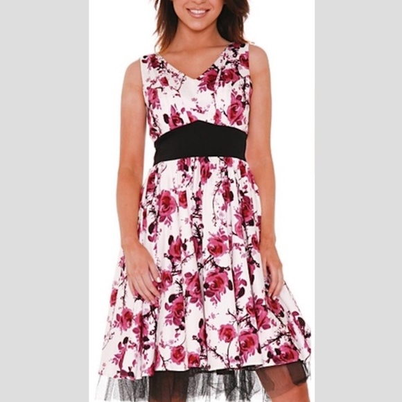 COPY - HEARTS & ROSES Belinda Floral Dress - Picture 1 of 8